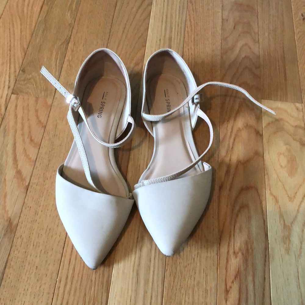 Pointed toe flats